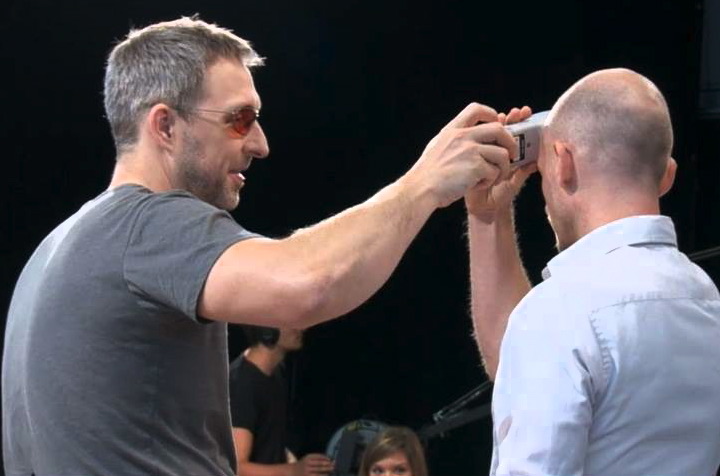 Damien Blenkinsopp (right) tries out a device with his biohacking mentor, Dave Asprey of the Bulletproof Executive.